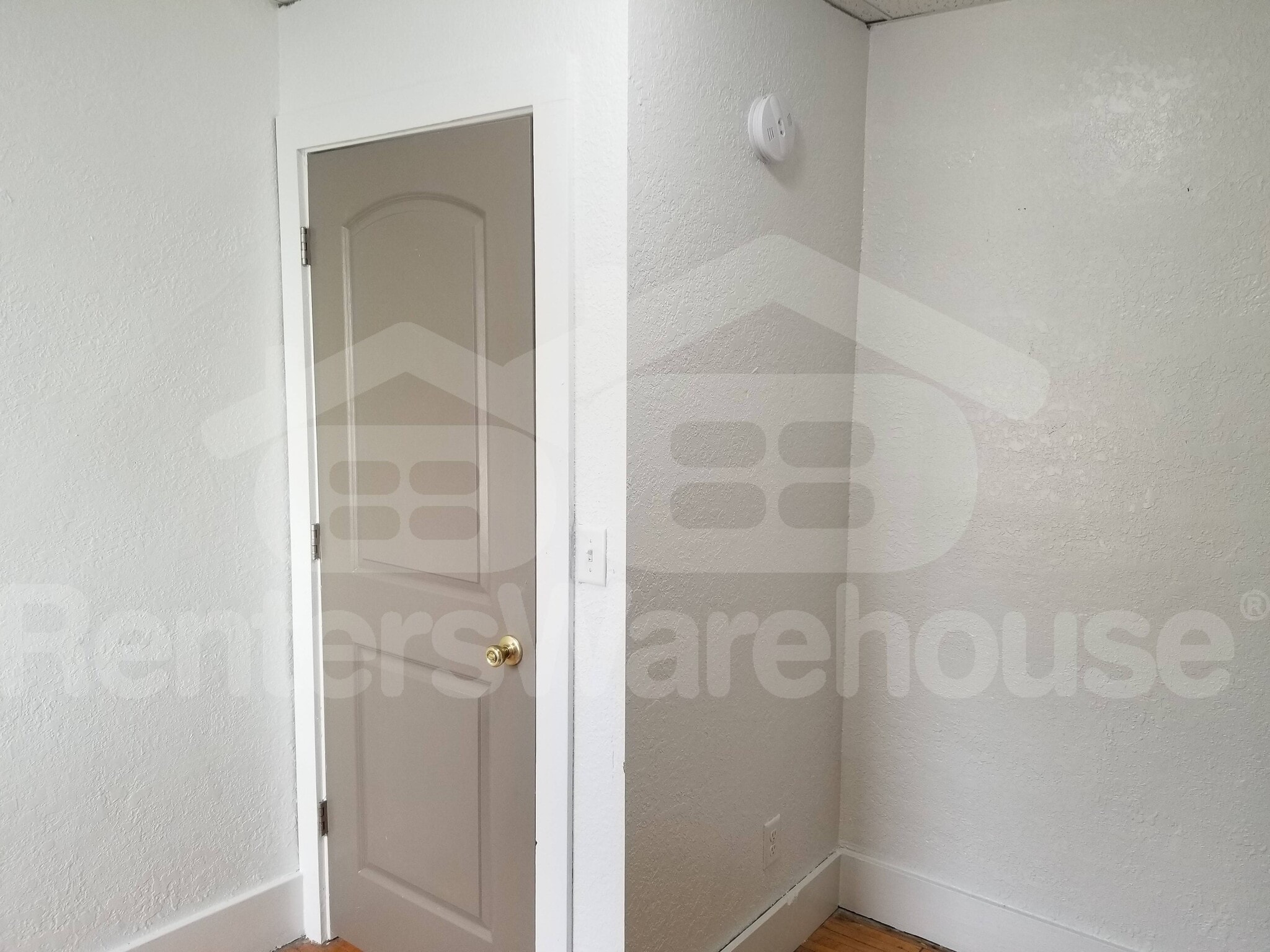 Building Photo - 112 5th St