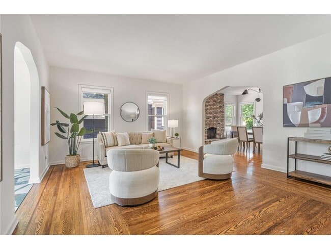 Building Photo - 1621 W 25th St