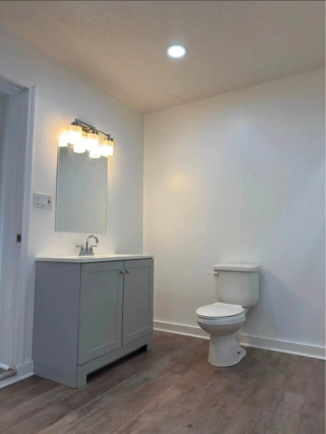 Building Photo - Charming Fully Renovated 2 Bedroom Home with Tall Ceilings & Covered Patio