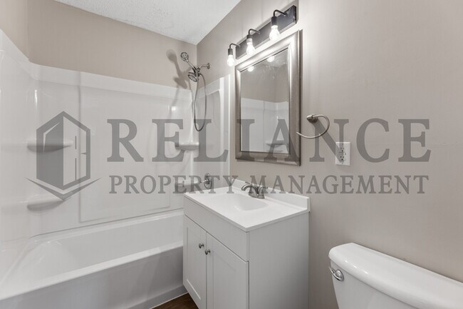 Building Photo - 3419 S Glenn Ave