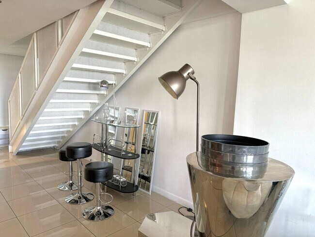 Building Photo - 139 NE 32nd St