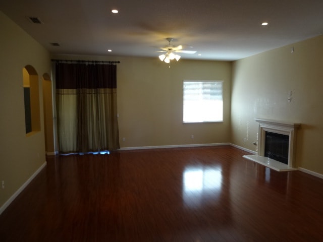 Building Photo - SINGLE STORY, 3 BEDROOM, 2 BATH, 2.5 CAR GARAGE, IN GATED COMMUNITY!