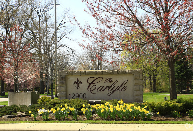 Building Photo - The Carlyle on the Lake