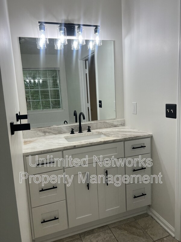 Building Photo - 5895 Terremont Cir