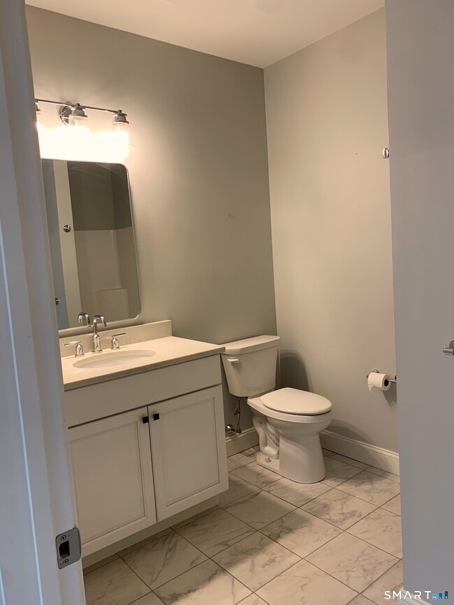 Building Photo - 501 Edgewater Cir