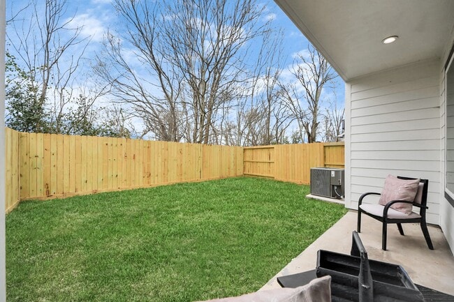 Building Photo - 9026 Scott St