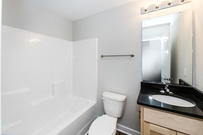 Building Photo - Beautiful 3BD/2.5BA Duplex Home!