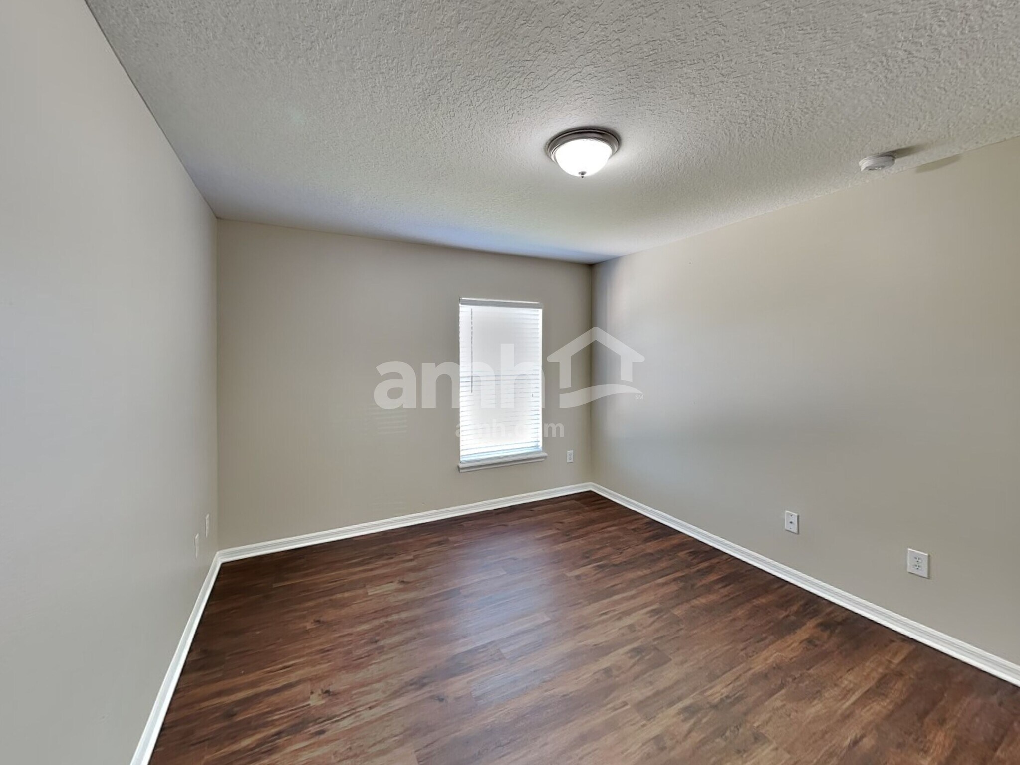 Building Photo - 366 Cabana View Way