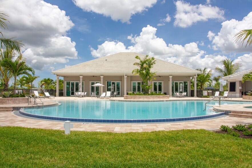 Pool - 262 Indies Dr E