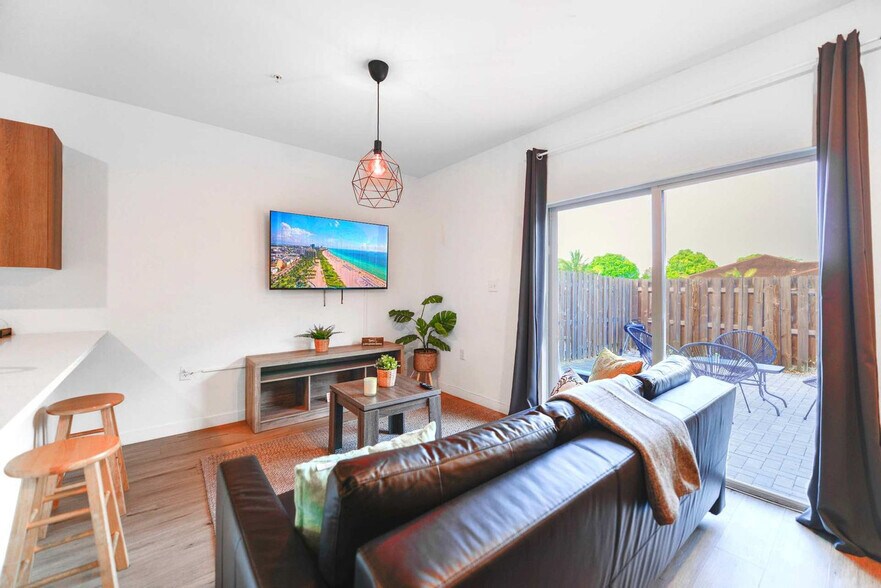 Primary Photo - 171 NW 158th St