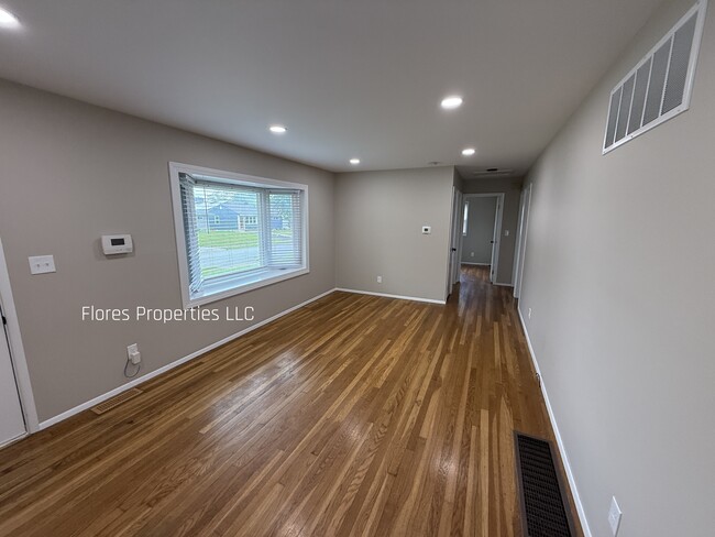 Building Photo - 1136 Pauline Ave