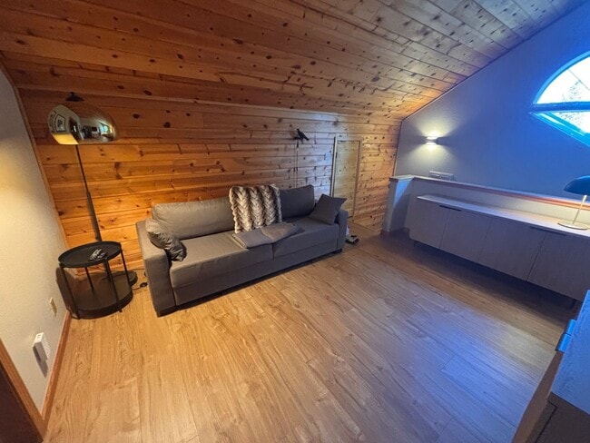 Building Photo - 6-Month Ski Lease in Tahoe Donner, Availab...