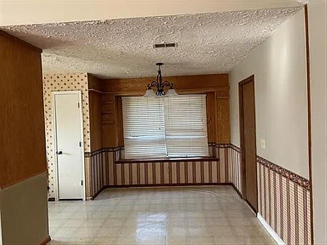 Building Photo - Nice home with 3 Bedrooms, 2 Baths