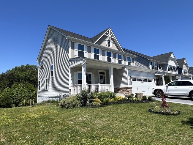 Building Photo - 2212 Nottoway Dr
