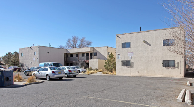Building Photo - 3601-3605 Wellesley Dr NE
