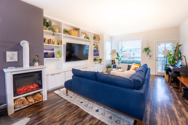 Living - 5425 N Minnesota Ave