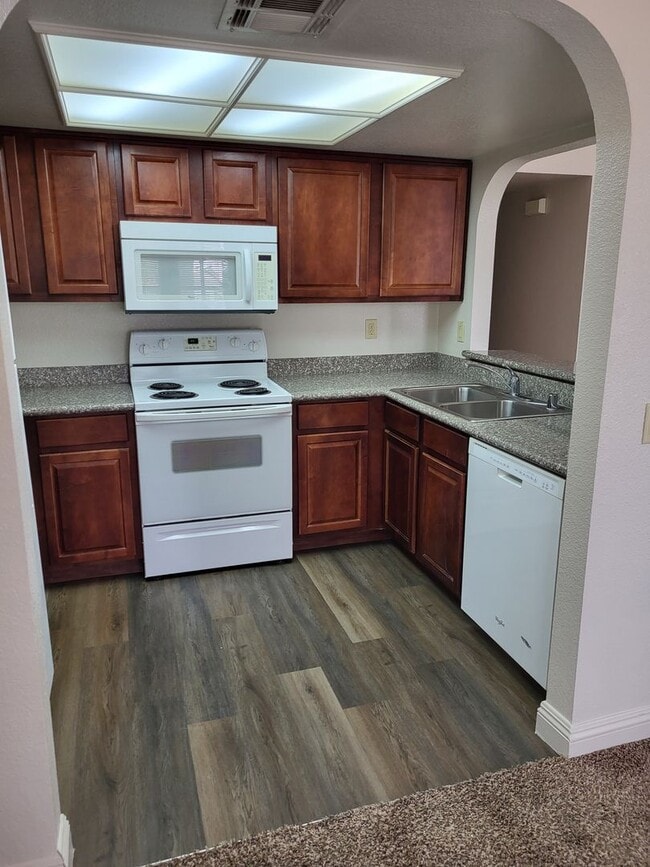 Building Photo - 1412 Bass Dr