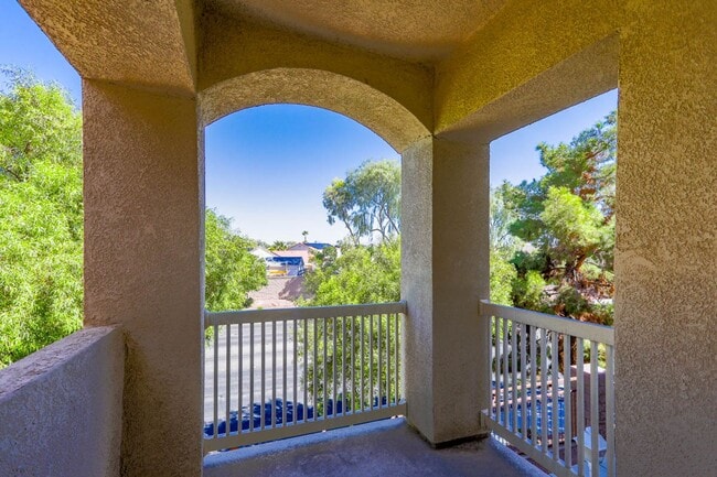 Building Photo - 3 Bedroom North Las Vegas Condo Convenient...