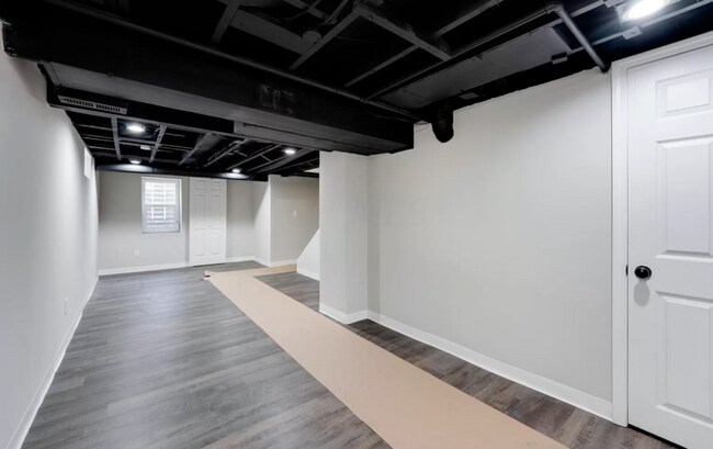 Building Photo - 1133 Duxberry Ave