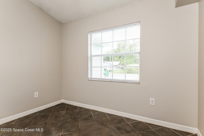 Building Photo - 5649 Beaverbrook St
