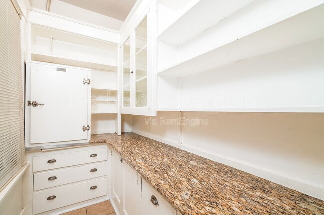 Building Photo - 1319 S 6th Ave