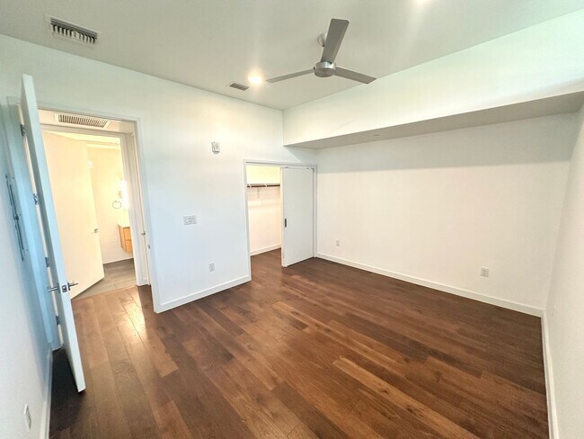 Building Photo - Stunning One bedroom/One bath Condo Locate...