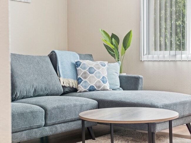 Building Photo - Clean and Cozy 2 bedroom condo with private parking