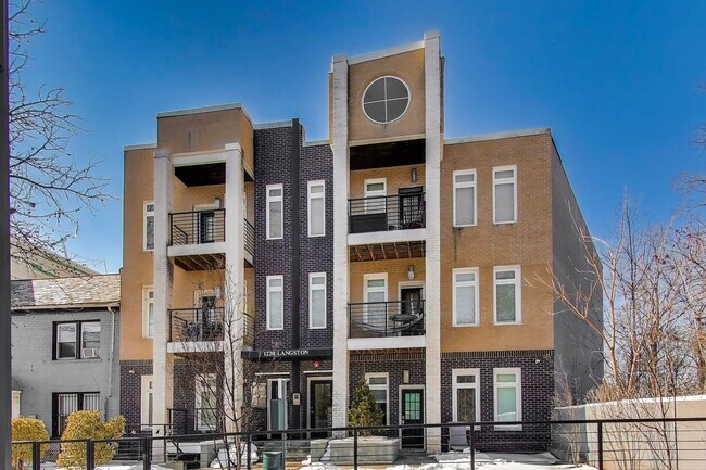 Building Photo - 1220 19th St NE