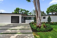 Building Photo - 1931 NE 186th Dr