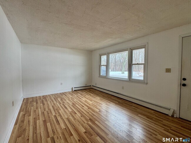 Building Photo - 12 Nutmeg Dr