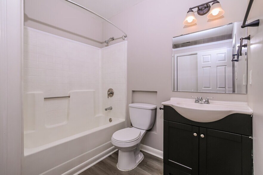 Building Photo - 429 Dickens Dr