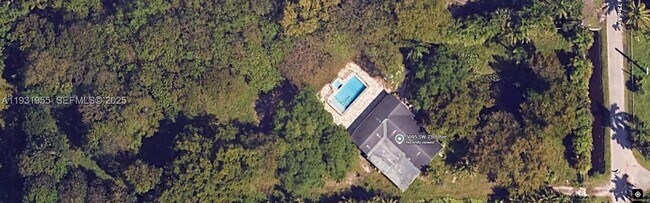 Building Photo - 5095 SW 73rd Ave