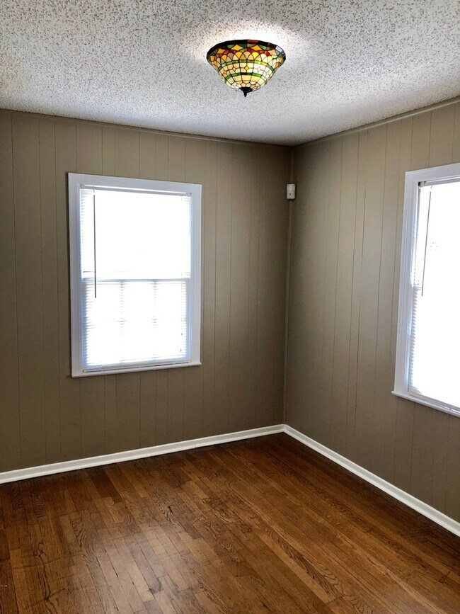 Building Photo - Charming Three Bedroom near TTU - July 2025!