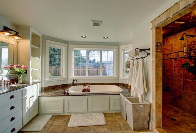 Building Photo - 3 Bedroom, 2.5 Home. Available NOW!!!!