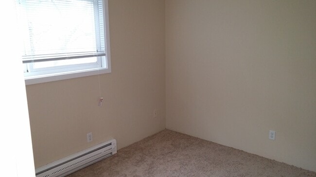 Building Photo - 4 Touchstone