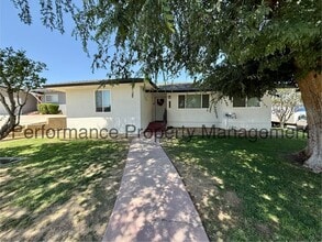 Building Photo - Gorgeous 3 Bed/3 Bath E Bakersfield Home w/ RBP & $0 Deposit Option