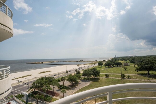 Building Photo - 2060 Beach Blvd