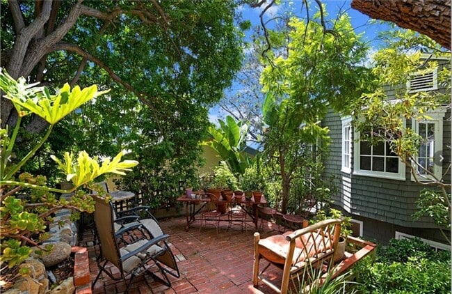 Building Photo - 2344 Glenneyre St