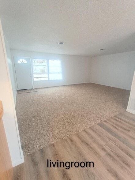 Building Photo - 1152 W Juniper Dr