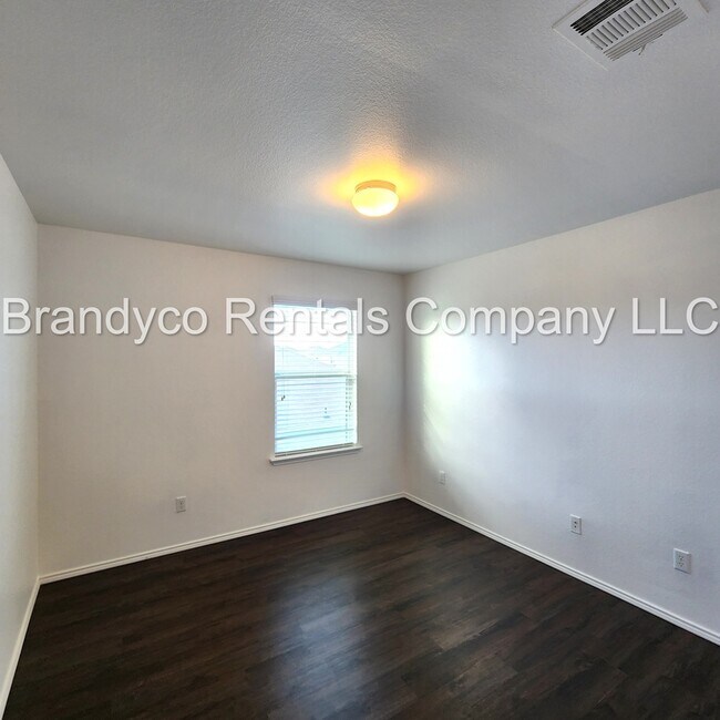 Building Photo - 411 Taurus Dr