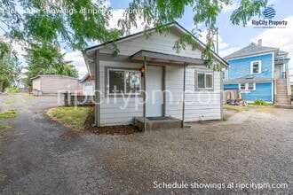 Building Photo - 424 Division St