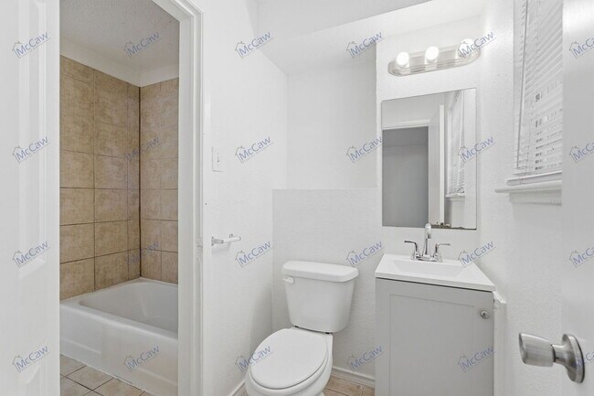 Building Photo - 3401 Princeton Dr