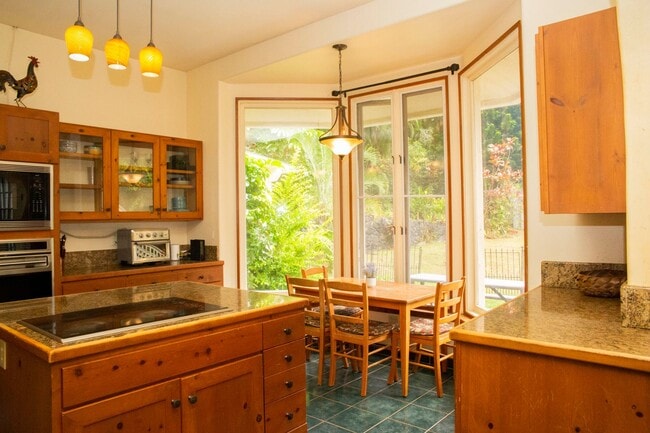 Building Photo - Spacious 4-Bedroom Retreat in Haiku with S...