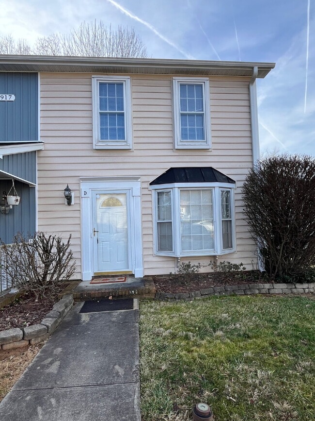 Building Photo - 917 Shelby Dr