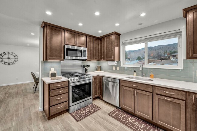 Building Photo - FULLY FURNISHED MOUNTAIN VIEW RETREAT with HOT TUB, RV PARKING & NO HOA