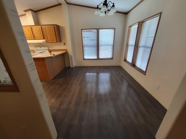 Building Photo - 200 Valley View Dr