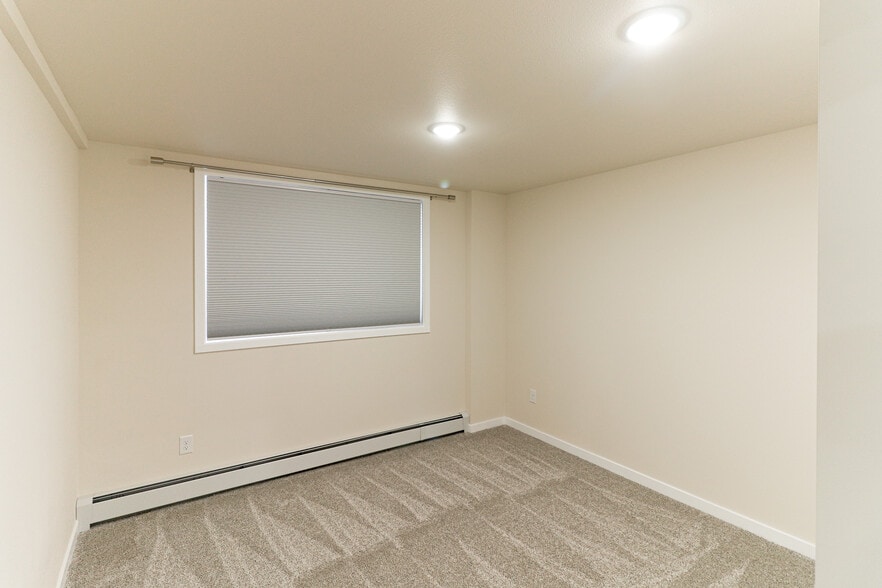 Building Photo - 8202 Mentra St