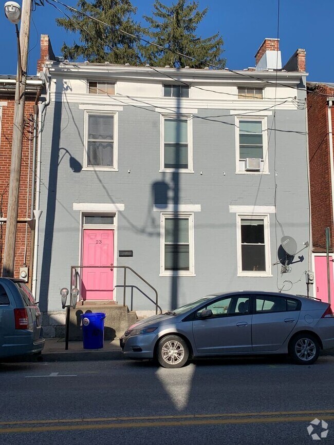 Building Photo - Perfect for college students, but great fo...