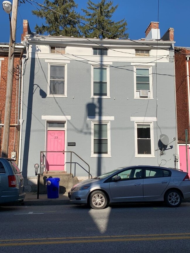 Building Photo - Perfect for college students, but great fo...