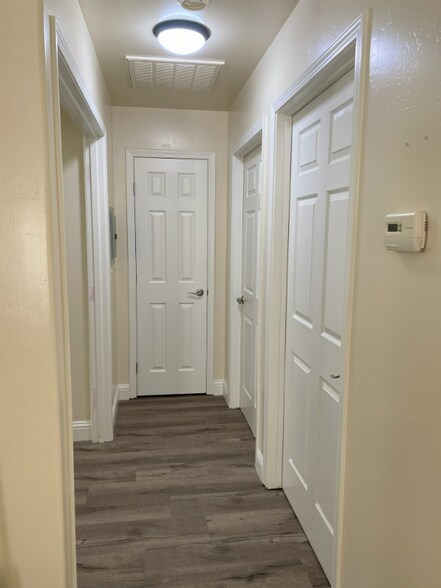 Building Photo - 725 Greenwood Meadow Ln